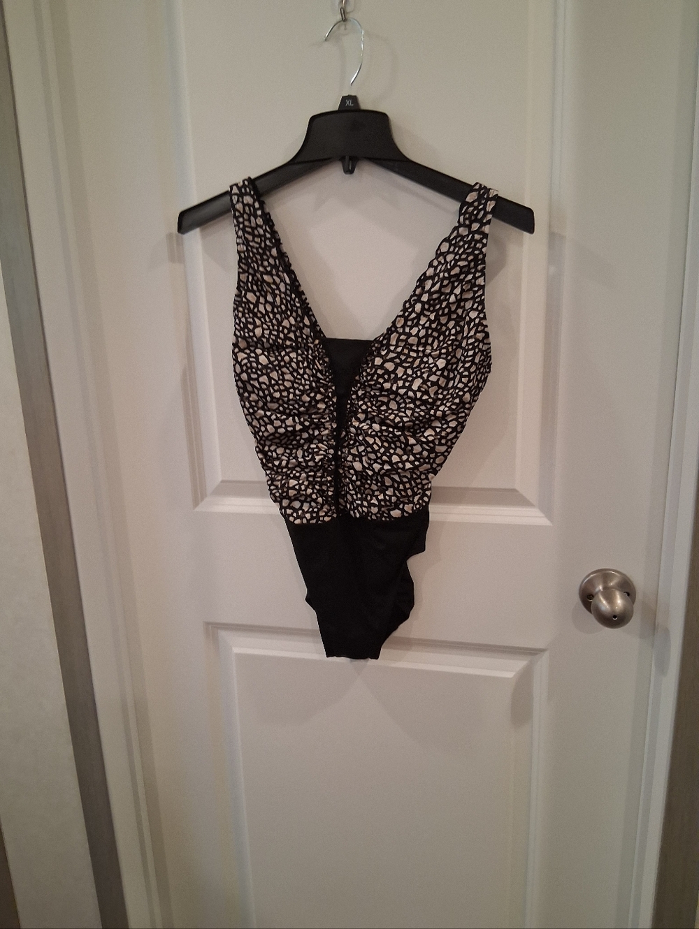 croft & barrow Black and Cream Printed One-Piece Size 8